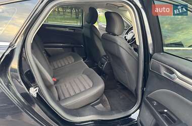 Седан Ford Fusion 2016 в 