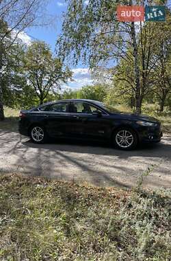 Седан Ford Fusion 2015 в 