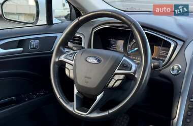 Седан Ford Fusion 2016 в 