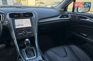 Седан Ford Fusion 2016 в 