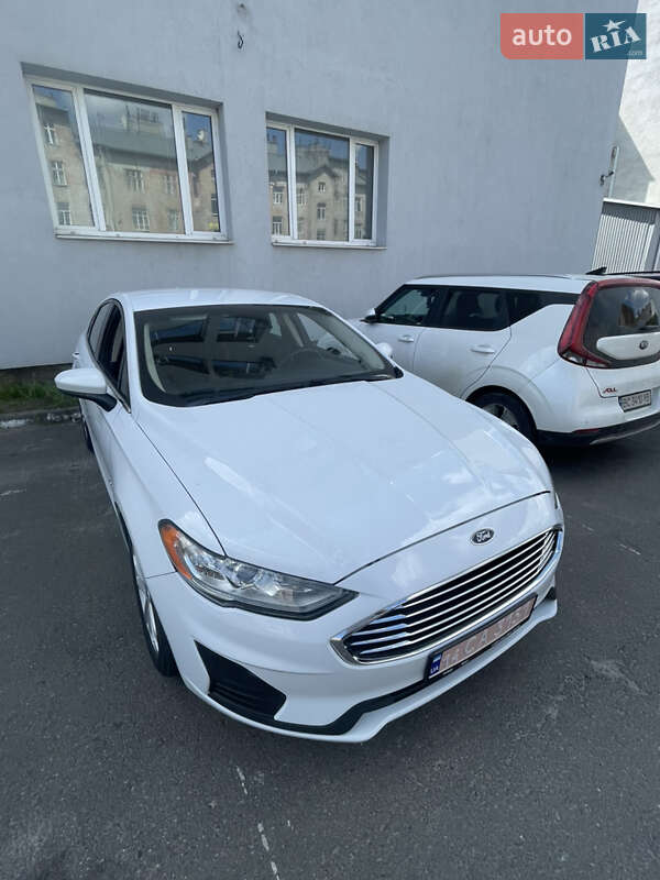 Седан Ford Fusion 2019 в Львове
