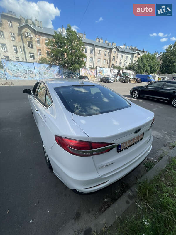 Седан Ford Fusion 2019 в Львове