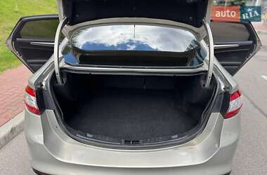 Седан Ford Fusion 2015 в 