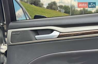 Седан Ford Fusion 2015 в 