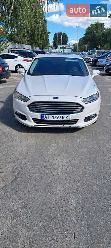Седан Ford Fusion 2015 в 