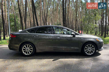 Седан Ford Fusion 2017 в 