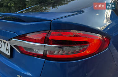 Седан Ford Fusion 2018 в 