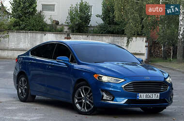 Седан Ford Fusion 2018 в 