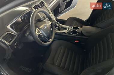 Седан Ford Fusion 2013 в 