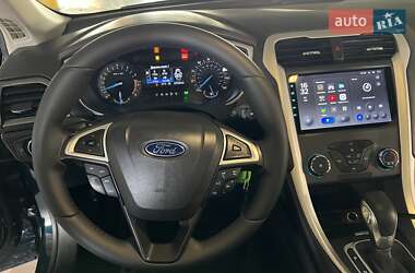 Седан Ford Fusion 2013 в 
