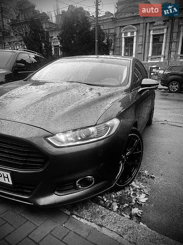 Седан Ford Fusion 2015 в 