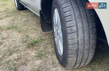 Хэтчбек Ford Fusion 2012 в 