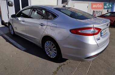Седан Ford Fusion 2013 в 