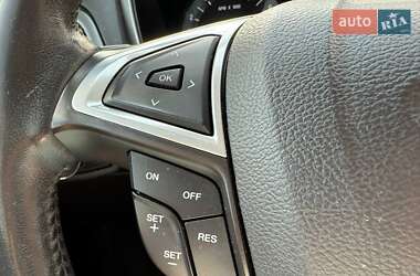 Седан Ford Fusion 2016 в 