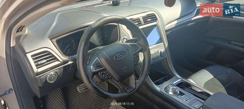 Седан Ford Fusion 2016 в 