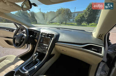 Седан Ford Fusion 2016 в 
