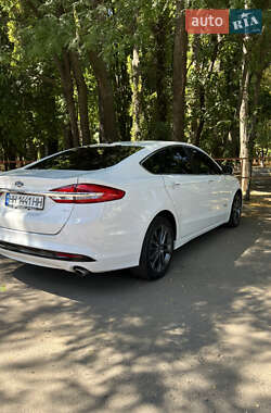 Седан Ford Fusion 2017 в 