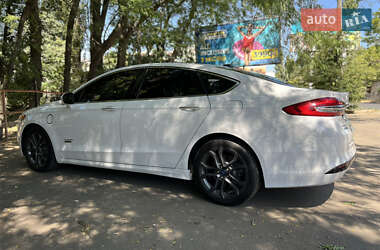 Седан Ford Fusion 2017 в 