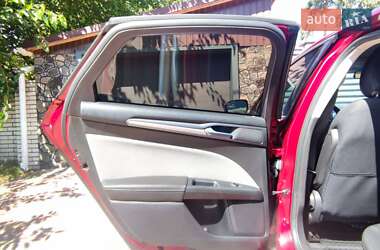 Седан Ford Fusion 2015 в 