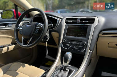 Седан Ford Fusion 2016 в 