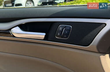 Седан Ford Fusion 2016 в 