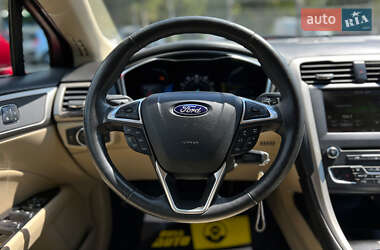 Седан Ford Fusion 2016 в 