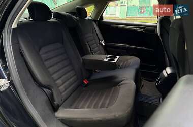 Седан Ford Fusion 2016 в 