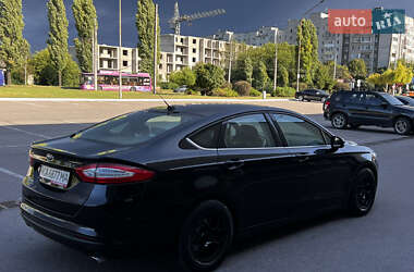 Седан Ford Fusion 2015 в 