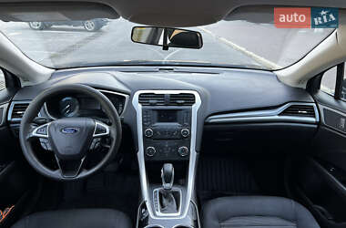 Седан Ford Fusion 2015 в 