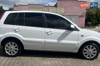 Хэтчбек Ford Fusion 2010 в 