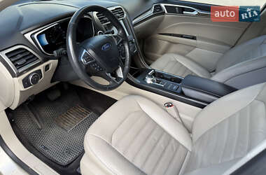 Седан Ford Fusion 2017 в 