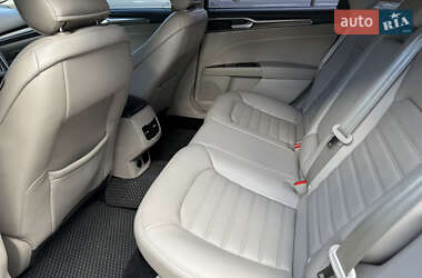 Седан Ford Fusion 2017 в 