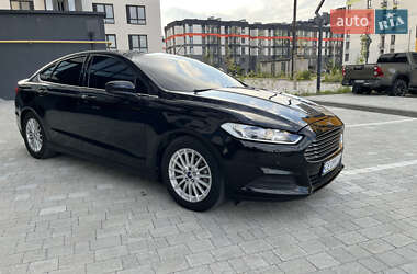 Седан Ford Fusion 2016 в 