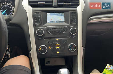 Седан Ford Fusion 2016 в 