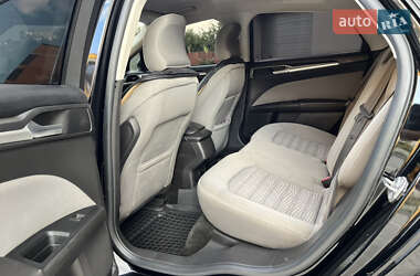 Седан Ford Fusion 2016 в 