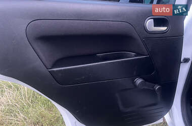 Хэтчбек Ford Fusion 2010 в 