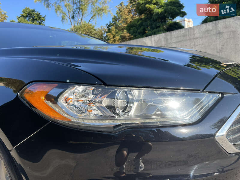 Седан Ford Fusion 2016 в Львові