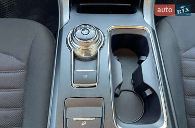 Седан Ford Fusion 2016 в 