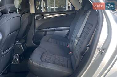 Седан Ford Fusion 2015 в 