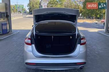Седан Ford Fusion 2015 в 