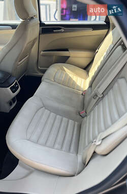 Седан Ford Fusion 2015 в 
