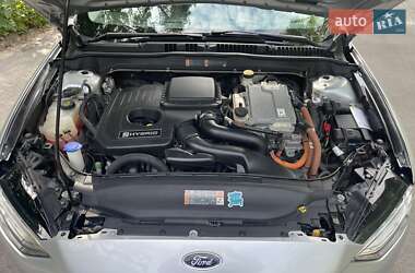 Седан Ford Fusion 2017 в 