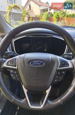 Седан Ford Fusion 2015 в 
