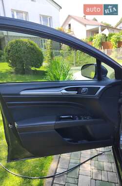 Седан Ford Fusion 2015 в 