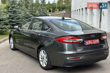 Седан Ford Fusion 2019 в 