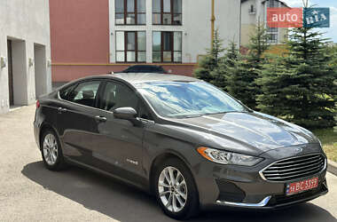Седан Ford Fusion 2019 в 