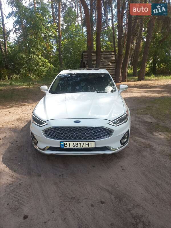 Седан Ford Fusion 2019 в 