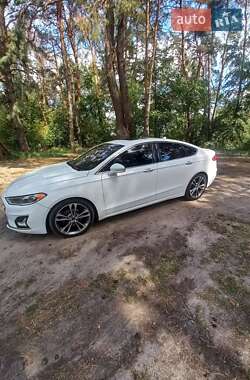 Седан Ford Fusion 2019 в 