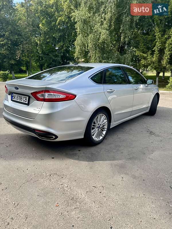 Седан Ford Fusion 2013 в Дубно