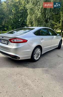 Седан Ford Fusion 2013 в 